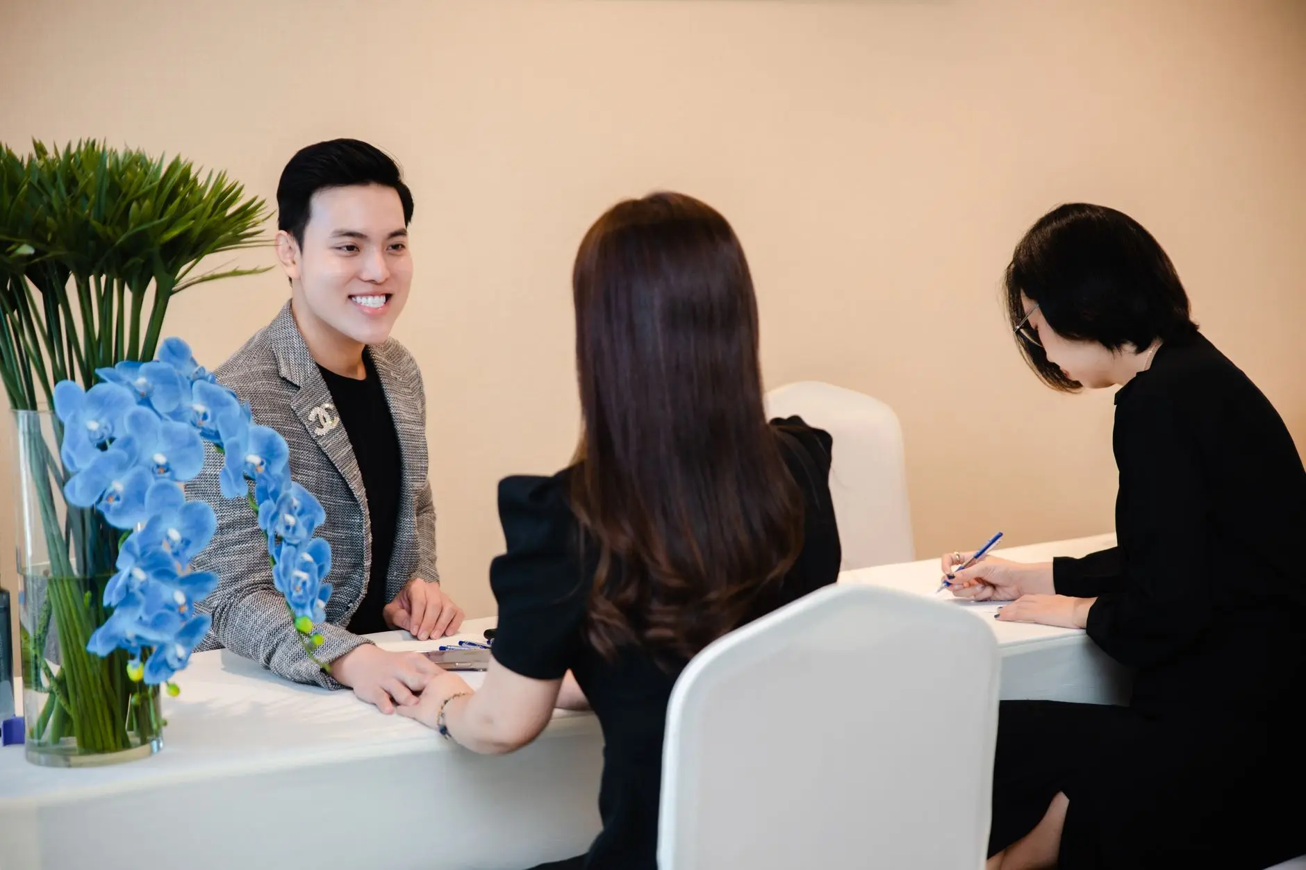 南宁西乡塘区婚介服务对比:缘来有喜与本地相亲平台差异分析正文配图 1